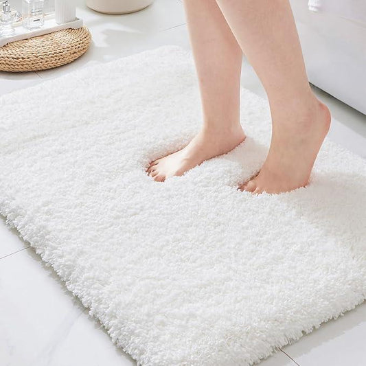 ILANGO White Christmas Bathroom Rugs 24" × 17" Non Slip & Super Absorbent Extra Thick Soft, Washable Bath Mat for Floor, Non Shedding Microfiber Plush Shaggy Bath Rug for Bathtub Shower Room Sink - ModernBath